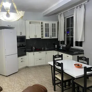 White , تيرانا ألبانيا